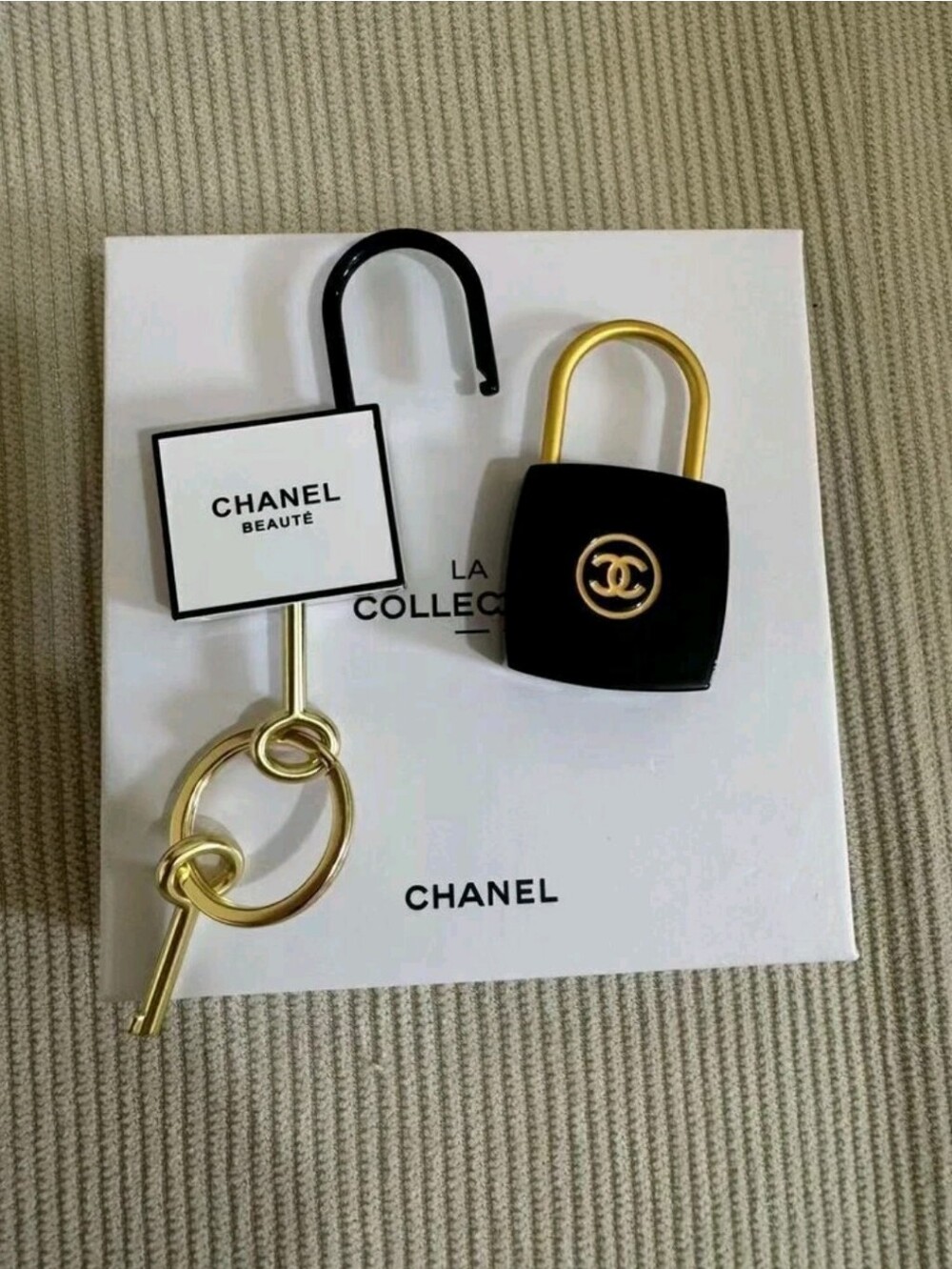 Last One Chanel Beauté VIP Black & White Padlock Bag Charm/Keychain Set NIB - Picture 7 of 9